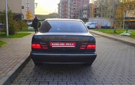 Mercedes-Benz E-Класс, 1998 год, 460 000 рублей, 5 фотография