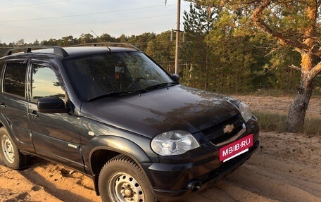 Chevrolet Niva I рестайлинг, 2016 год, 590 000 рублей, 2 фотография