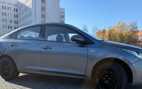 Hyundai Solaris II рестайлинг, 2017 год, 780 000 рублей, 5 фотография