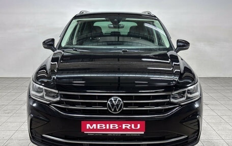 Volkswagen Tiguan II, 2021 год, 2 899 000 рублей, 2 фотография