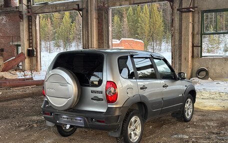 Chevrolet Niva I рестайлинг, 2015 год, 735 000 рублей, 6 фотография