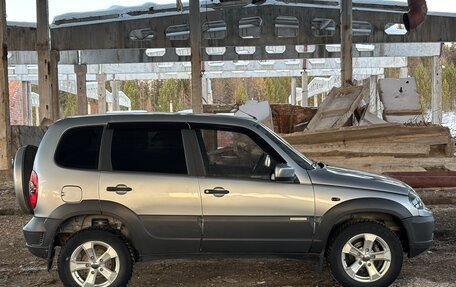 Chevrolet Niva I рестайлинг, 2015 год, 735 000 рублей, 5 фотография