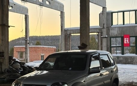 Chevrolet Niva I рестайлинг, 2015 год, 735 000 рублей, 2 фотография