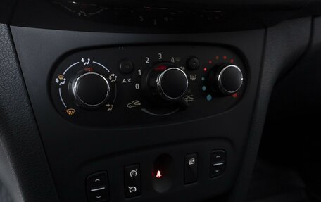 Renault Logan II, 2015 год, 779 000 рублей, 13 фотография