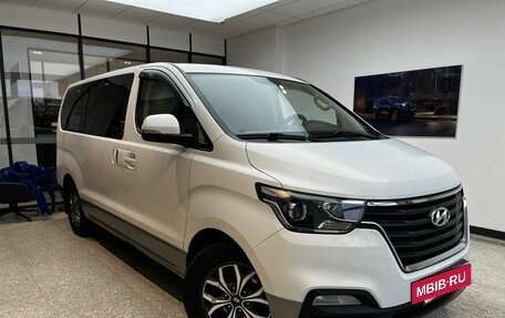 Hyundai H-1 II рестайлинг, 2021 год, 2 900 000 рублей, 4 фотография