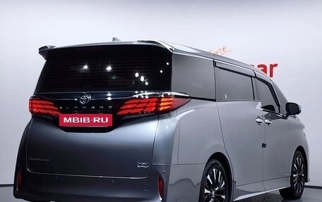 Toyota Alphard, 2024 год, 9 600 000 рублей, 2 фотография