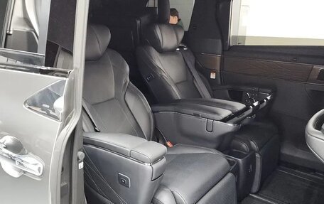 Toyota Alphard, 2024 год, 9 600 000 рублей, 16 фотография