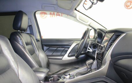 Mitsubishi Pajero Sport III рестайлинг, 2016 год, 2 300 000 рублей, 10 фотография