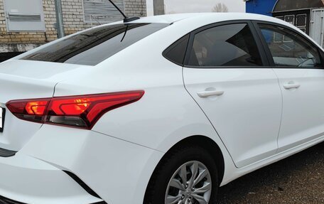 Hyundai Solaris II рестайлинг, 2021 год, 1 575 000 рублей, 4 фотография