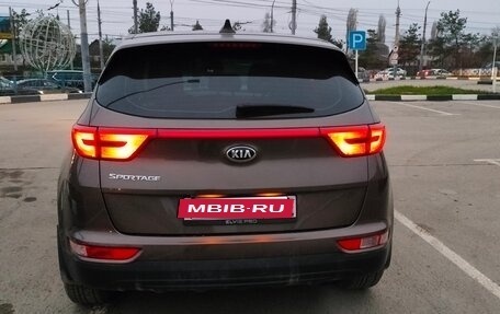 KIA Sportage IV рестайлинг, 2018 год, 2 000 000 рублей, 2 фотография