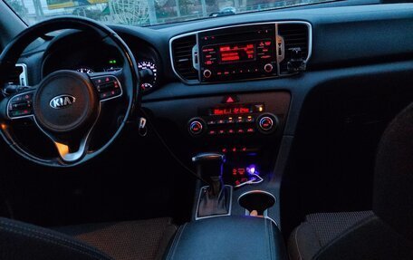 KIA Sportage IV рестайлинг, 2018 год, 2 000 000 рублей, 6 фотография