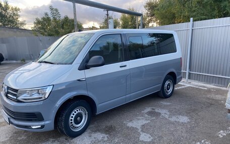 Volkswagen Multivan T6 рестайлинг, 2018 год, 3 790 000 рублей, 2 фотография