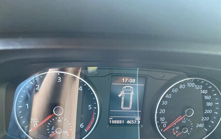 Volkswagen Multivan T6 рестайлинг, 2018 год, 3 790 000 рублей, 5 фотография