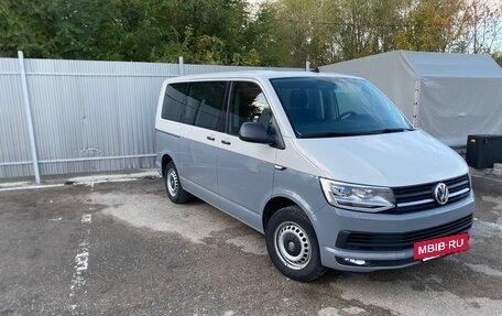 Volkswagen Multivan T6 рестайлинг, 2018 год, 3 790 000 рублей, 3 фотография