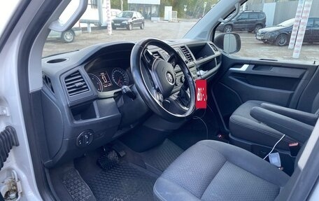 Volkswagen Multivan T6 рестайлинг, 2018 год, 3 790 000 рублей, 6 фотография