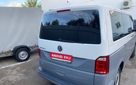 Volkswagen Multivan T6 рестайлинг, 2018 год, 3 790 000 рублей, 4 фотография
