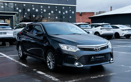 Toyota Camry, 2017 год, 2 140 000 рублей, 2 фотография