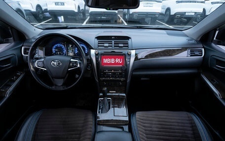 Toyota Camry, 2017 год, 2 140 000 рублей, 8 фотография