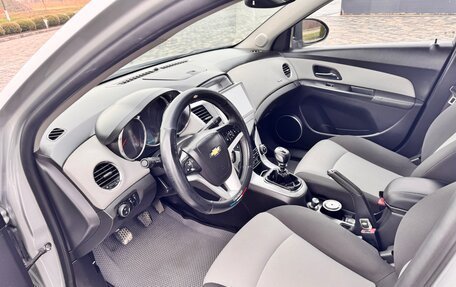 Chevrolet Cruze II, 2011 год, 820 000 рублей, 17 фотография