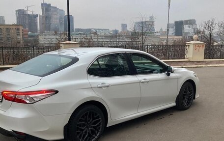 Toyota Camry, 2020 год, 3 250 000 рублей, 4 фотография