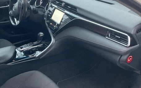 Toyota Camry, 2020 год, 3 250 000 рублей, 10 фотография