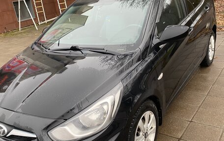 Hyundai Solaris II рестайлинг, 2012 год, 750 000 рублей, 3 фотография