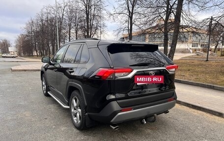Toyota RAV4, 2020 год, 3 150 000 рублей, 4 фотография