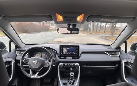 Toyota RAV4, 2020 год, 3 150 000 рублей, 9 фотография