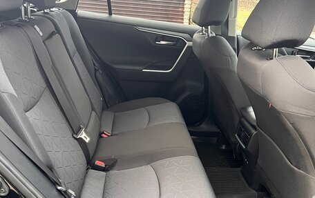 Toyota RAV4, 2020 год, 3 150 000 рублей, 10 фотография