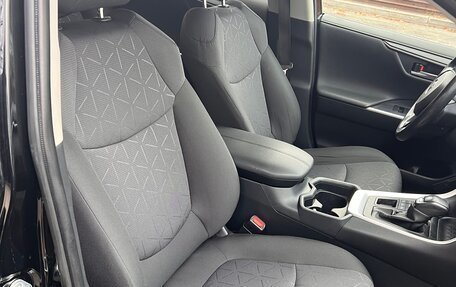 Toyota RAV4, 2020 год, 3 150 000 рублей, 12 фотография