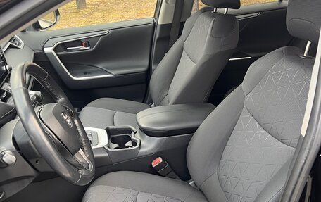 Toyota RAV4, 2020 год, 3 150 000 рублей, 13 фотография