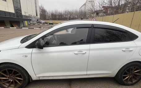 Hyundai Solaris II рестайлинг, 2018 год, 825 000 рублей, 3 фотография