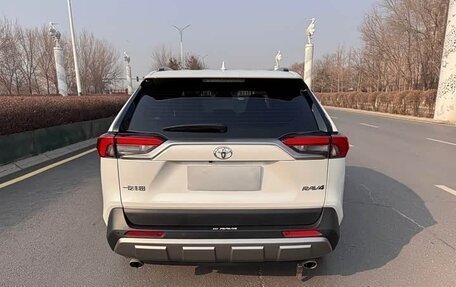 Toyota RAV4, 2025 год, 3 500 077 рублей, 6 фотография