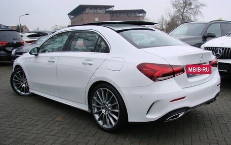 Mercedes-Benz A-Класс, 2022 год, 1 830 000 рублей, 3 фотография