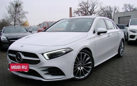 Mercedes-Benz A-Класс, 2022 год, 1 830 000 рублей, 2 фотография