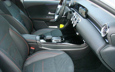 Mercedes-Benz A-Класс, 2022 год, 1 830 000 рублей, 11 фотография