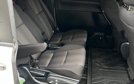 Toyota Voxy III, 2019 год, 2 500 000 рублей, 10 фотография