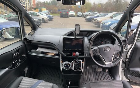 Toyota Voxy III, 2019 год, 2 500 000 рублей, 11 фотография