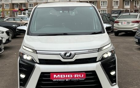 Toyota Voxy III, 2019 год, 2 500 000 рублей, 2 фотография