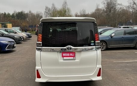 Toyota Voxy III, 2019 год, 2 500 000 рублей, 6 фотография