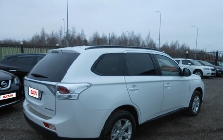 Mitsubishi Outlander III рестайлинг 3, 2013 год, 1 298 000 рублей, 2 фотография