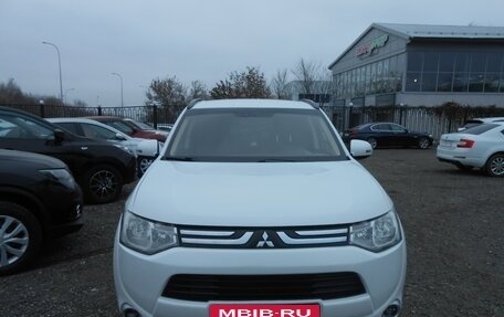 Mitsubishi Outlander III рестайлинг 3, 2013 год, 1 298 000 рублей, 5 фотография