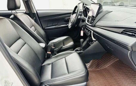 Toyota Yaris XP150 рестайлинг, 2022 год, 1 650 000 рублей, 12 фотография