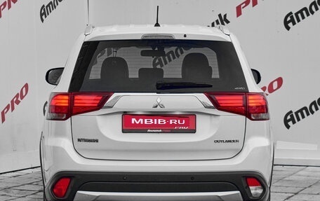 Mitsubishi Outlander III рестайлинг 3, 2015 год, 1 900 000 рублей, 5 фотография