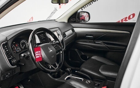 Mitsubishi Outlander III рестайлинг 3, 2015 год, 1 900 000 рублей, 10 фотография