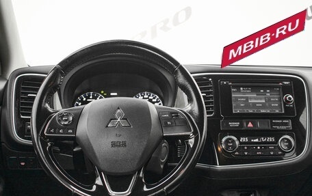 Mitsubishi Outlander III рестайлинг 3, 2015 год, 1 900 000 рублей, 12 фотография