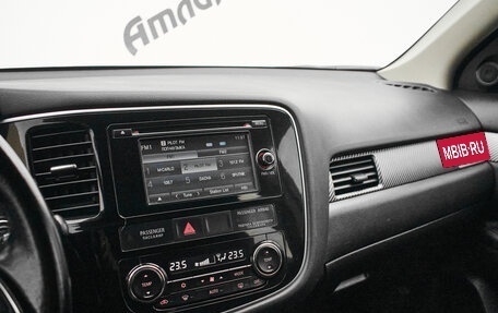 Mitsubishi Outlander III рестайлинг 3, 2015 год, 1 900 000 рублей, 17 фотография