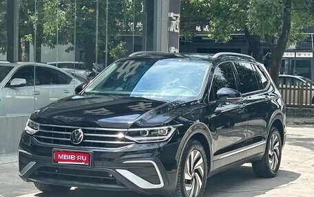 Volkswagen Tiguan II, 2022 год, 1 900 855 рублей, 1 фотография