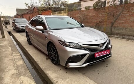 Toyota Camry, 2022 год, 3 750 000 рублей, 1 фотография