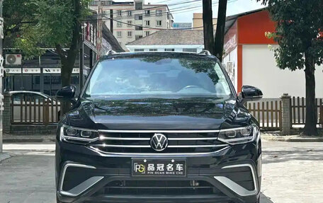 Volkswagen Tiguan II, 2022 год, 1 900 855 рублей, 2 фотография